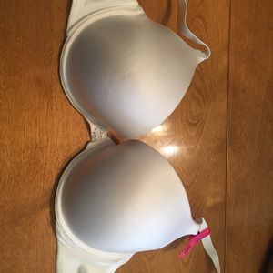 Maidenform bra cream colored 34D slight push-up